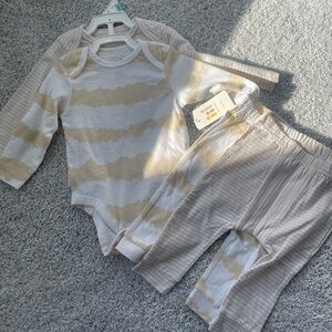 Tiny citizen baby long sleeve onesies with matching bottoms, 6 months